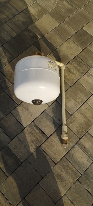 Zbiornik wyrównawczy  12L