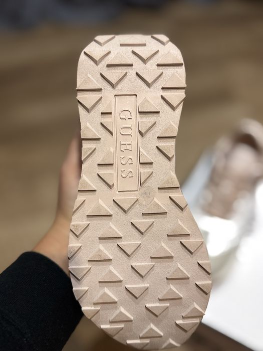 Кросівки GUESS ,оригінал