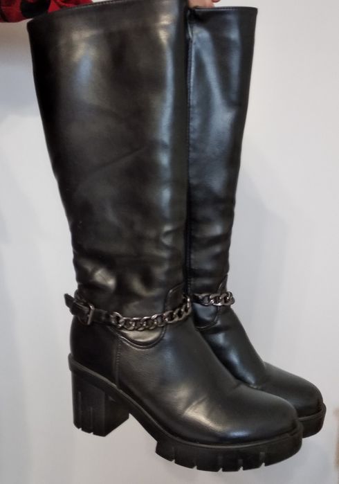 Зимові сапожки на підборах.