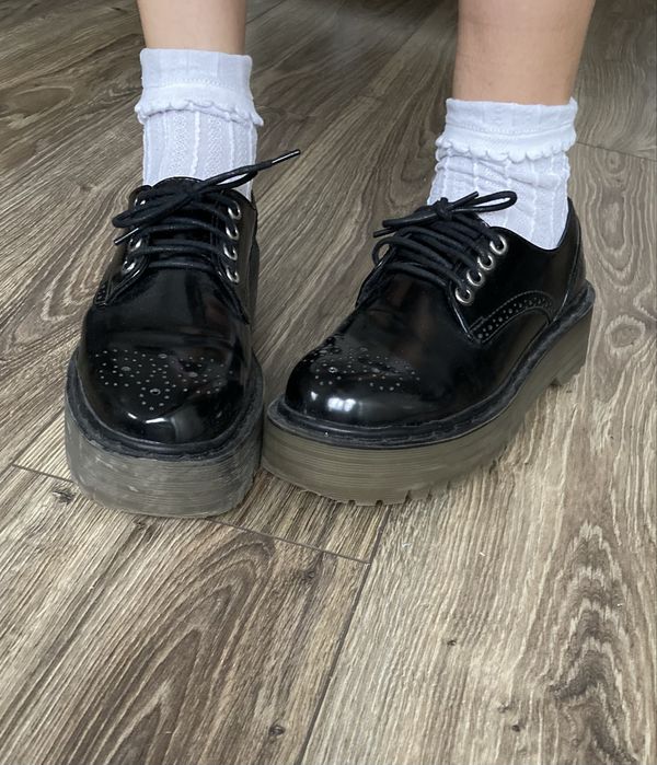 Czarne buty oxfordy Pull&Bear na platformie 38