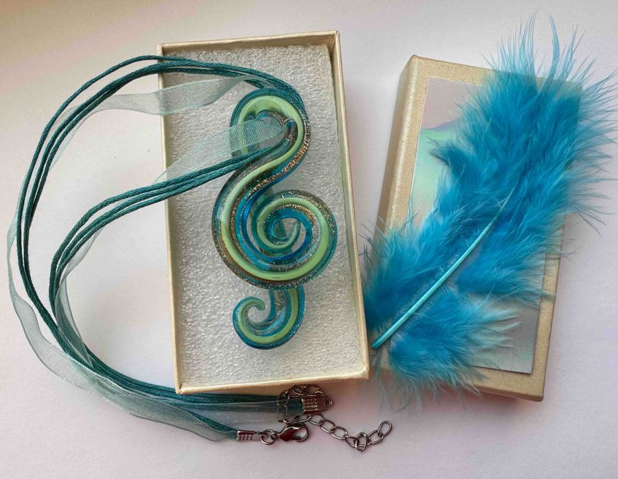 Колье Нота Скрипичный ключ - муранское стекло на  выпускной, свадьбу