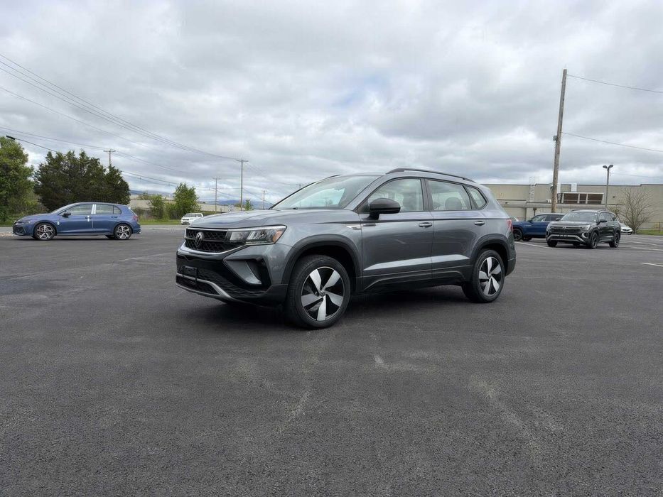 Volkswagen Taos      2022