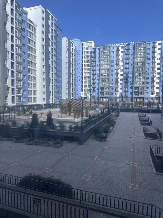2 км на документах більше 3 років , низький поверх