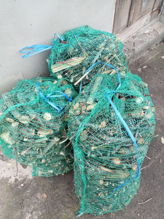 Продам дрова(рубані гілки) в сітках.