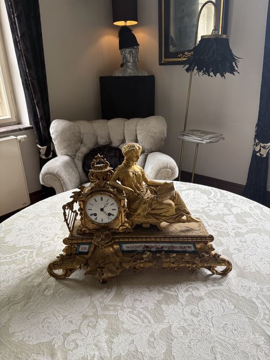 Antyczny Francuski Zegar Kominkowy Pozłacany Brąz Louis XVI z Figurą Czytającej Kobiety XIX w