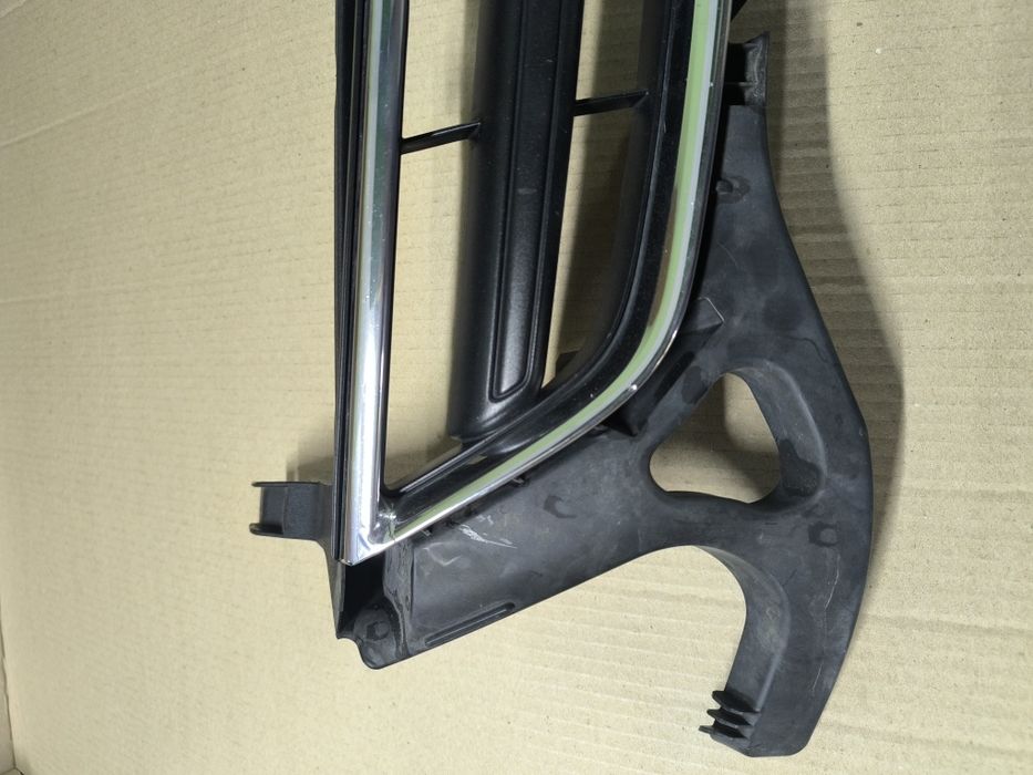 Оригінальна верхня решітка радіатора Ford Mondeo 4(Форд Мондео 4)