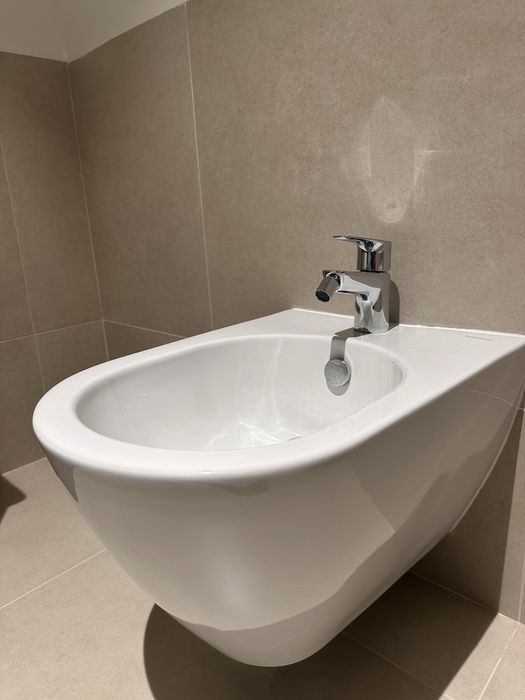 Bidé suspenso Valadares com torneira GROHE — nunca usado