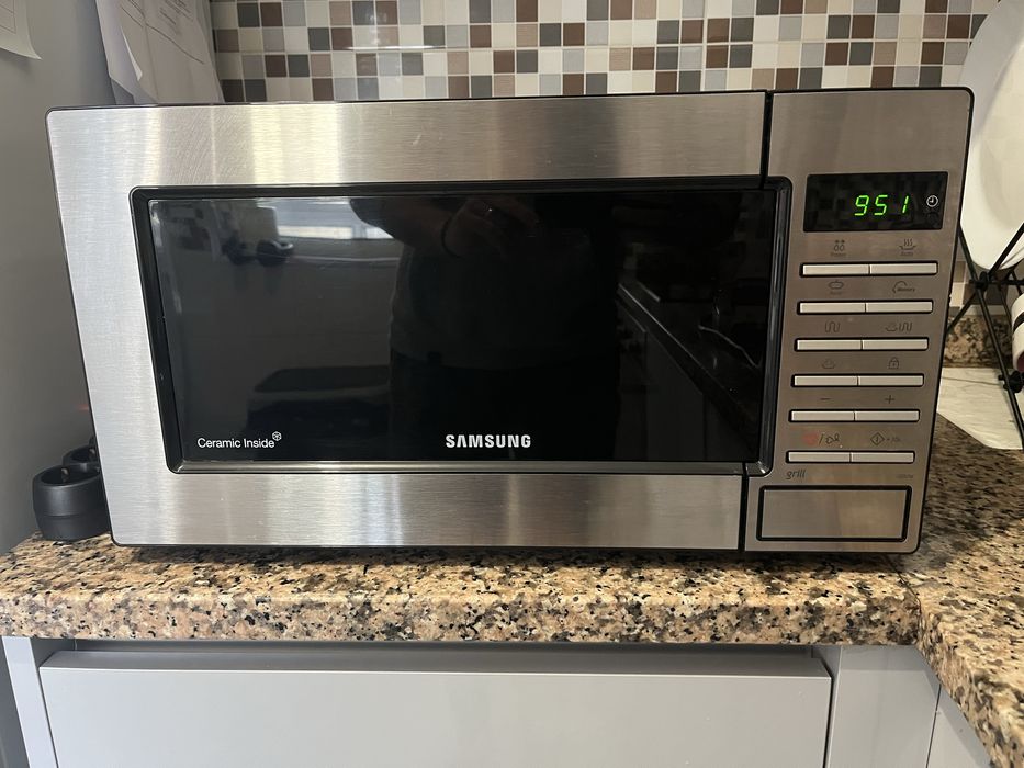 Microondas Samsung (23L, 800W, com grill)