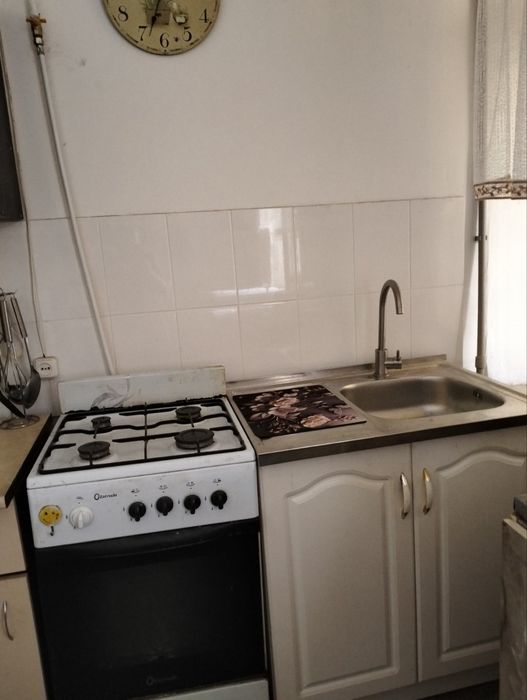 Продам комнату с балконом в центре 9500
