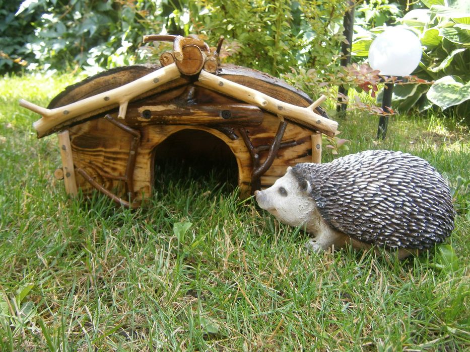 domek,budka dla jeża.