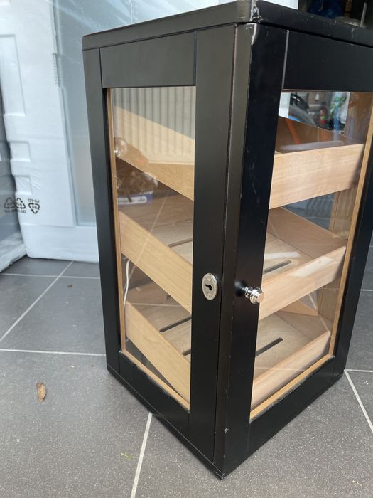 Humidor do cygar uszkodzony