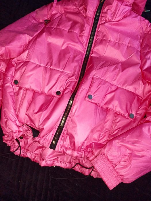 Różowa kurtka ze ściagaczem