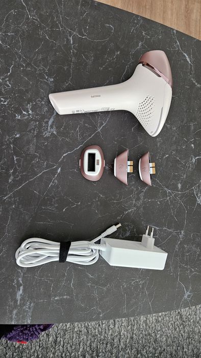 Depilator laserowy Philips Lumea 9900 IPL BRI977/00