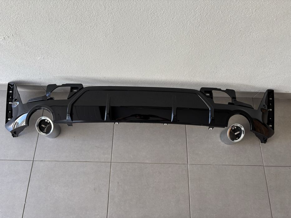 Parachoques BMW 330e 2026 peças traseira (ponteiras, difusor e reforço)