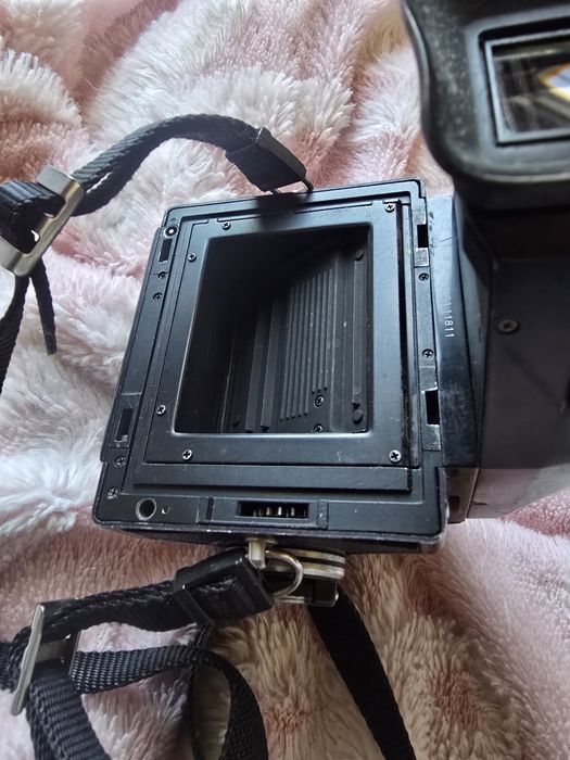 Bronica ETRS with 75mm 2.8, sem back