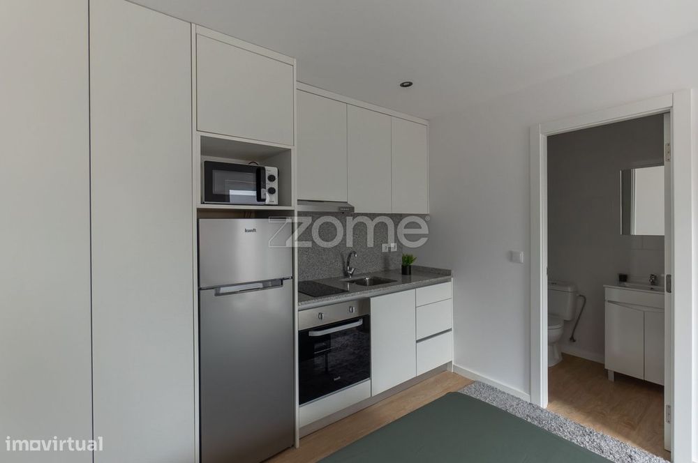 Conjunto de 3 casas independentes em Canelas