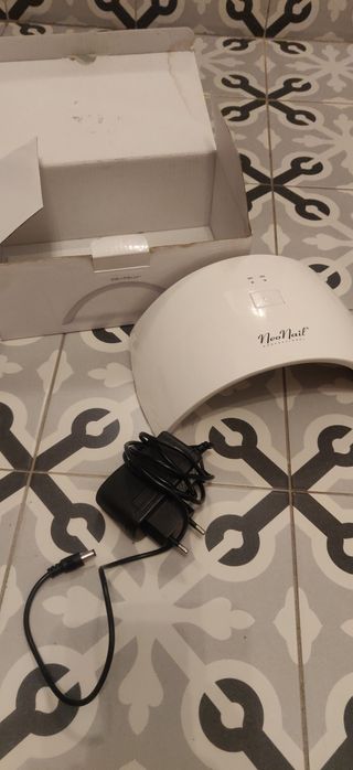 Lampa do hybrydy Neo Nail z zestawem lakierów