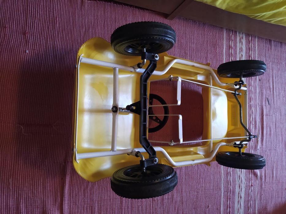 Carrinho a pedais antigo, marca Injusa