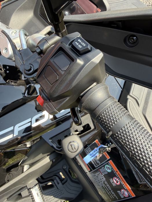 Salon ”Quadowy Life ” : CfMoto 1000  Black