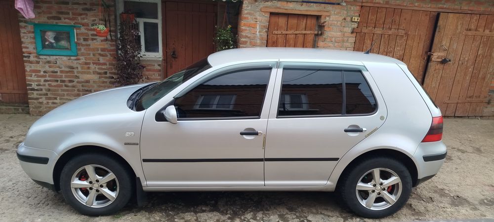 Продам гольф 4  2001 рік газ-бензин