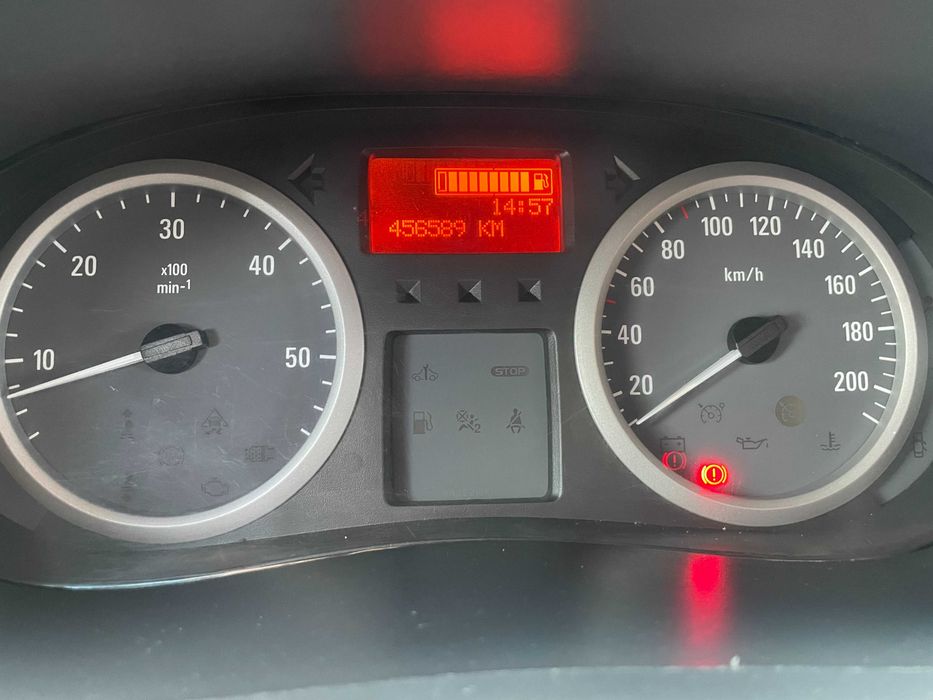 продам мікроавтобус OPEL VIVARO 2013 року