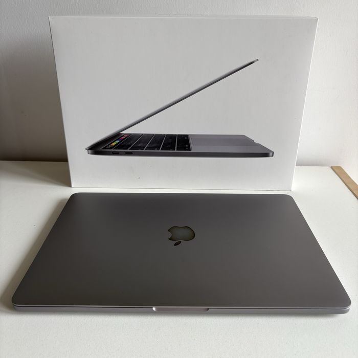 MacBook Pro 13', 2018, with Touch Bar, 4 Thunderbolt Ports, 250 GB, 8 GB RAM64751786597890121
