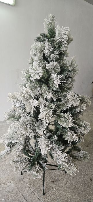 Árvore de Natal efeito neve da Tattoon
