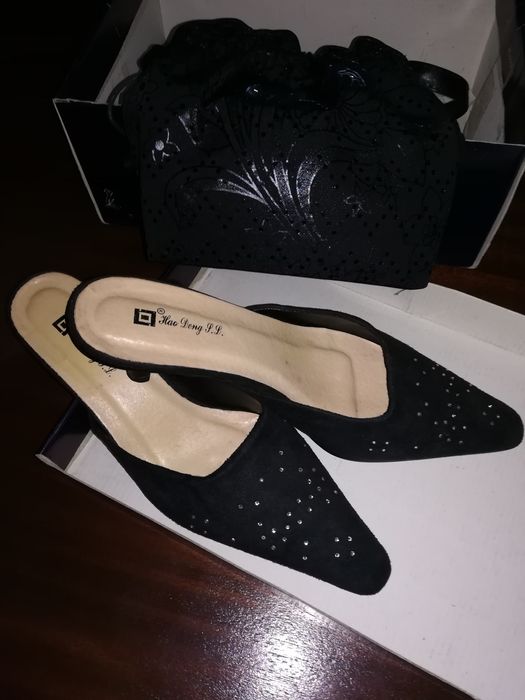 Sapatos chinelo novos