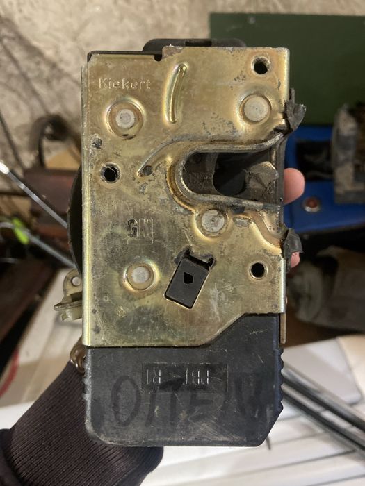 Замок двери опель вектра б