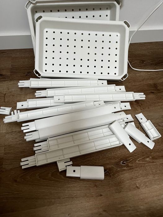 Prateleira de plástico Ikea