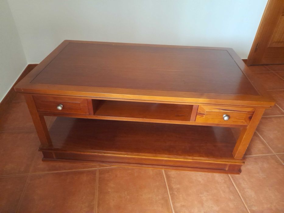 Mesa de sala em muito bom estado