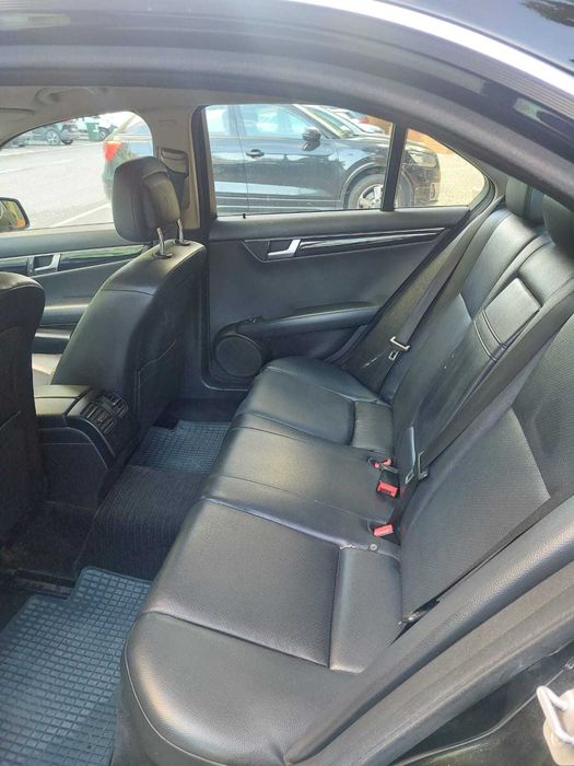 Vende-se Mercedes-Benz C 220 CDI (Ano: 2011) - Uma Oportunidade!