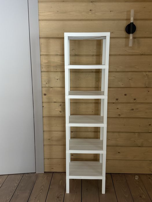 Книжкова поличка