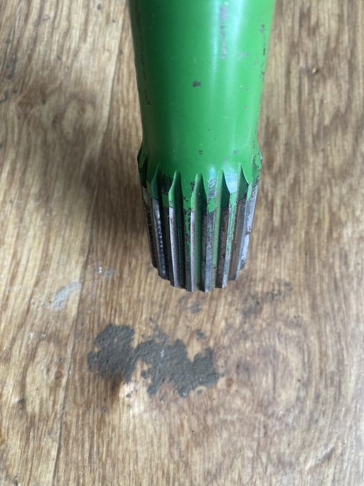 Вал піввісь John Deere