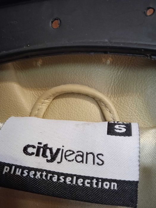 Blusão de pele genuína pouco usado