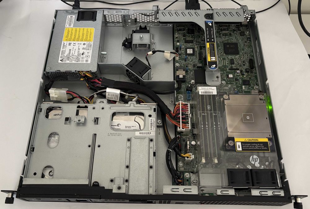 Serwer HP ProLiant DL320e Gen8 v2 Intel Xeon E3-1220 v3 | 2 x 250GB | 8GB