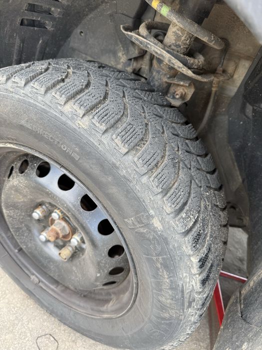 Продам компелкт зимней резины + диски 215/65/16 Lassa Iceways.