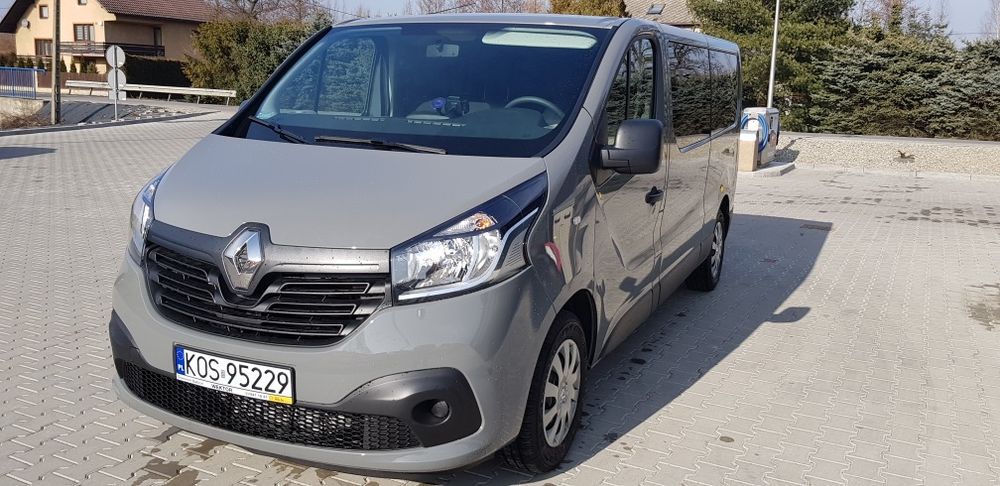 Wynajem busa busów 9 osobowych Renault Trafic/Wypożyczalnia Oświecim