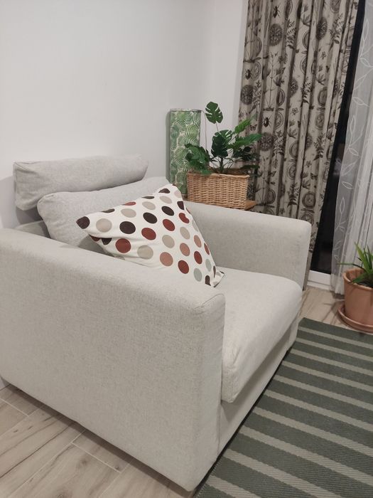 Cadeirão e sofá  com tecidos laváveis que se podem retirar