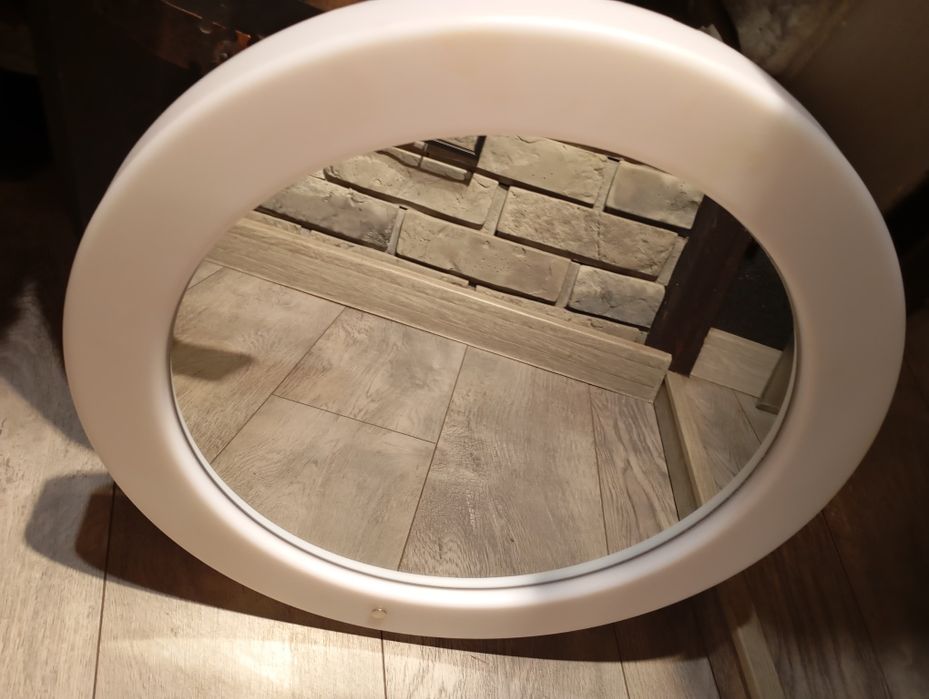 Lustro LED wiszące okrągłe w białej ramie 45cm