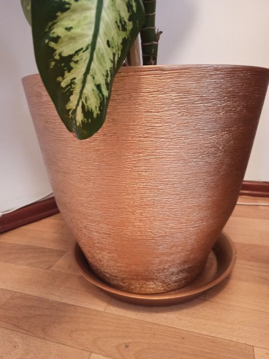 Вазон для квітів великий