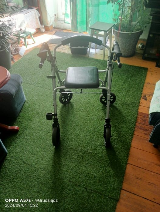 Sprzedam wózek inwalicki chodzik
