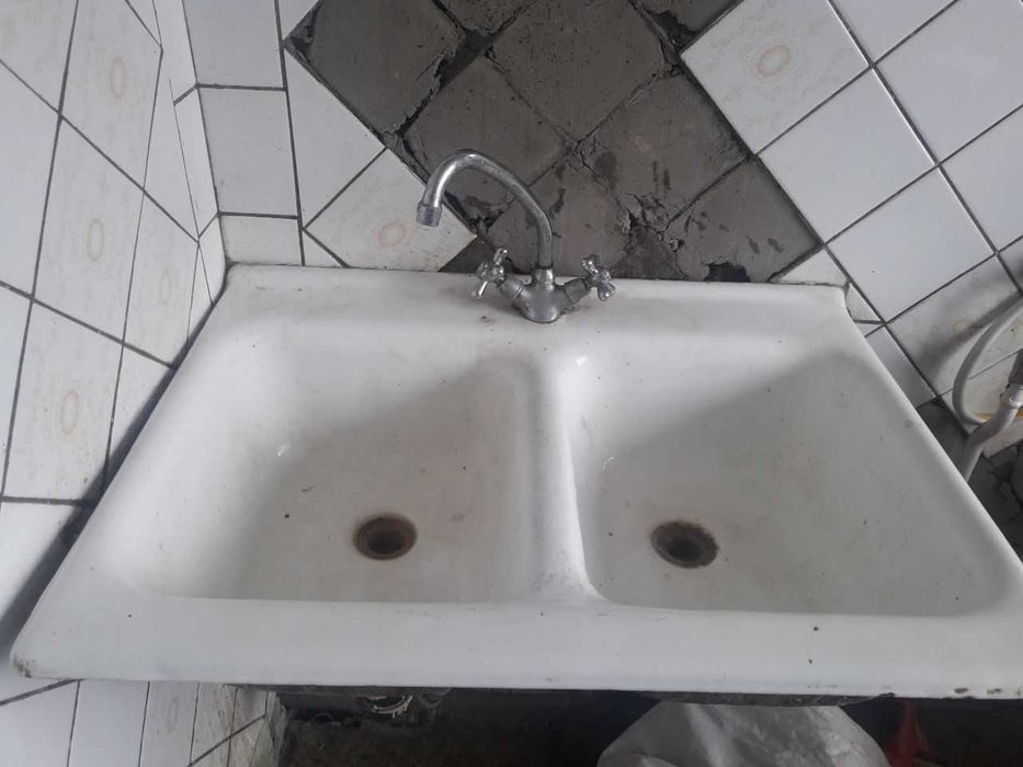 Продам Мойку из чугуна.
