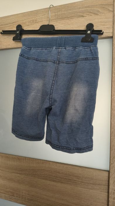 Chłopięce krótkie spodenki rozmiar 122