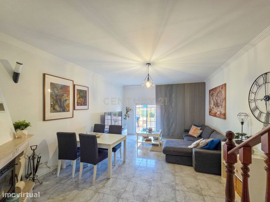 Moradia geminada 4 assoalhadas com garagem e churrasqueira – Excelente