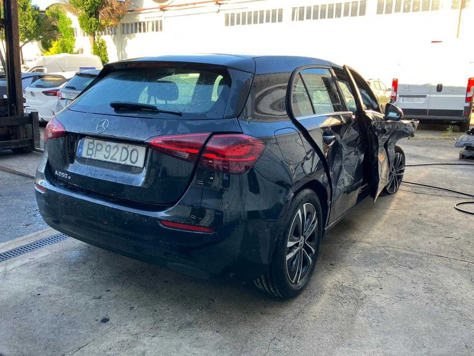 Salvado Mercedes A 250e | 218cv | 43.798 Km | 2024