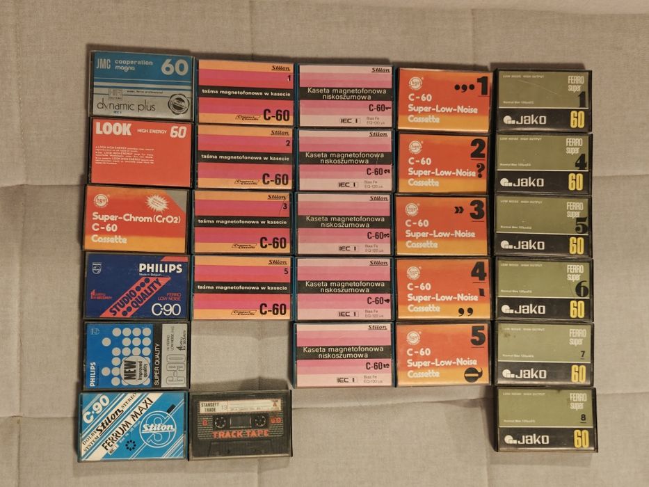27 kaset magnetofonowych