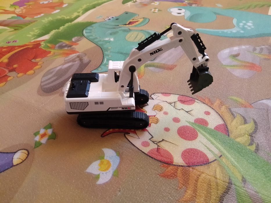 Продам іграшку трактор ескаватор