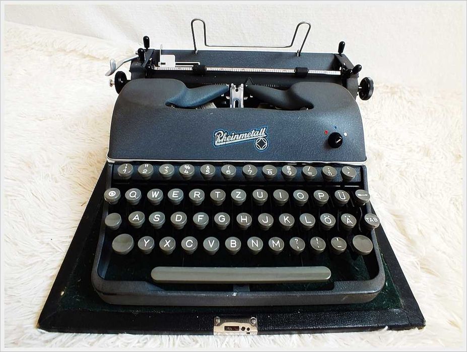 Stara maszyna do pisania Rheinmetal mała, zgrabna z lat 40-50-tych PRL