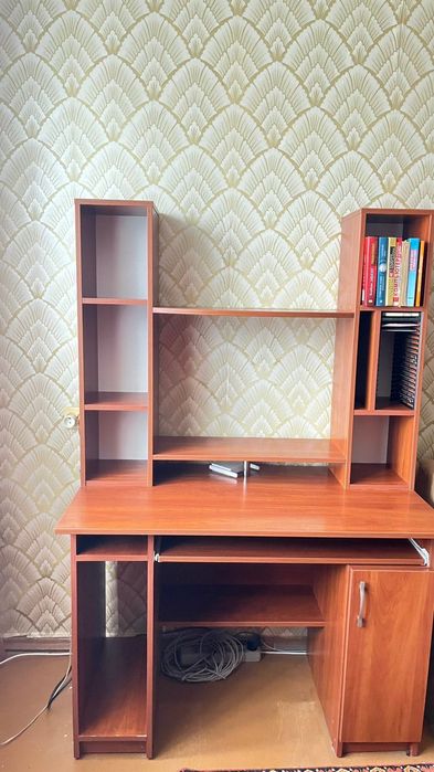 Стіл письмовий для компʼютера